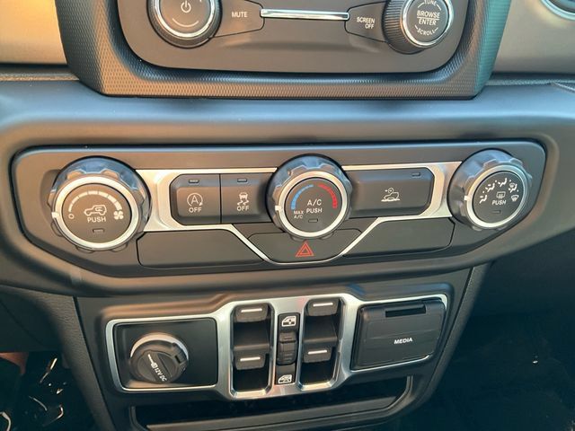 Used 2021 Jeep Wrangler Unlimited Sport AWD/4WD image 17