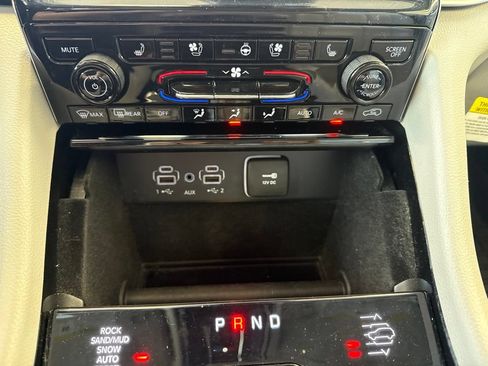 Used 2021 Jeep Grand Cherokee High Altitude AWD/4WD image 22
