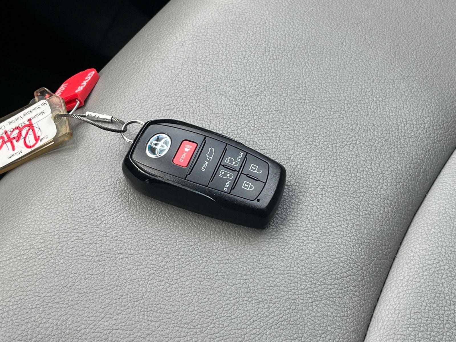 Used 2025 Toyota Sienna XLE FWD image 20