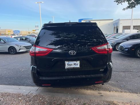 Used 2018 Toyota Sienna XLE image 6