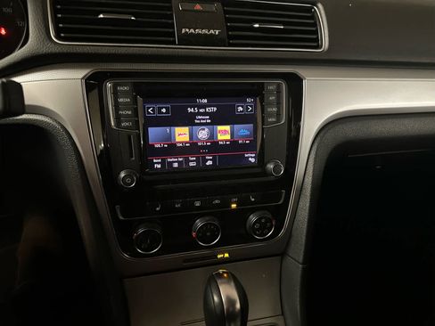 Used 2019 Volkswagen Passat 2.0T Wolfsburg image 10