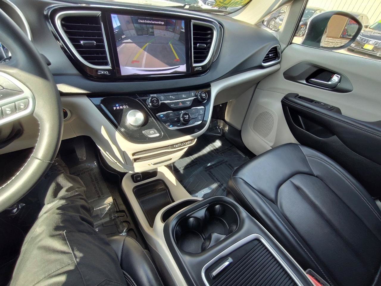 Used 2023 Chrysler Pacifica Touring-L FWD image 22