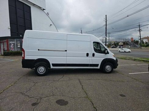 Used 2025 RAM ProMaster 2500 w/ Convenience Group FWD image 2