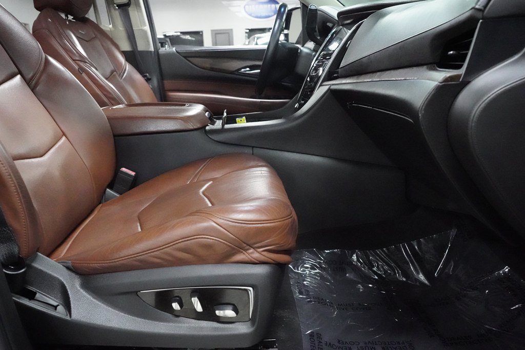 Used 2018 Cadillac Escalade ESV Premium Luxury AWD/4WD image 32