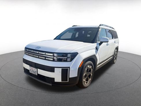 Used 2025 Hyundai Santa Fe SEL image 3