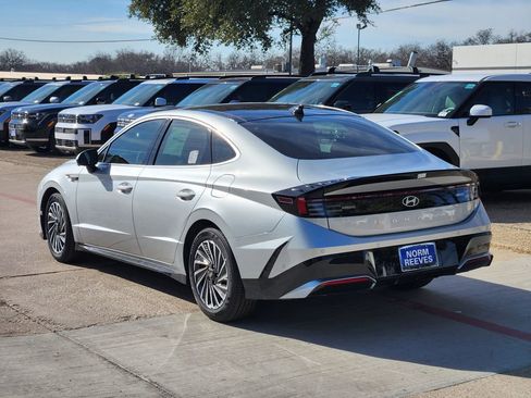 New 2025 Hyundai Sonata Limited image 3