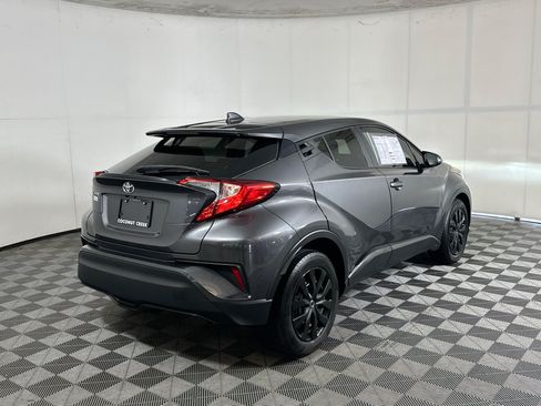 Used 2021 Toyota C-HR LE FWD image 3