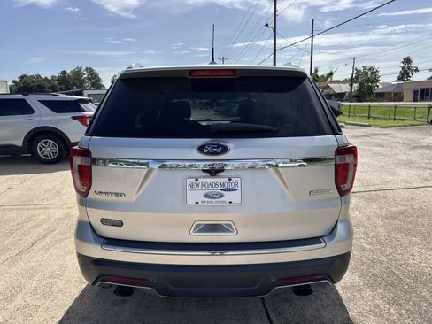 Used 2018 Ford Explorer Limited w/ Ford Safe & Smart Package FWD image 6