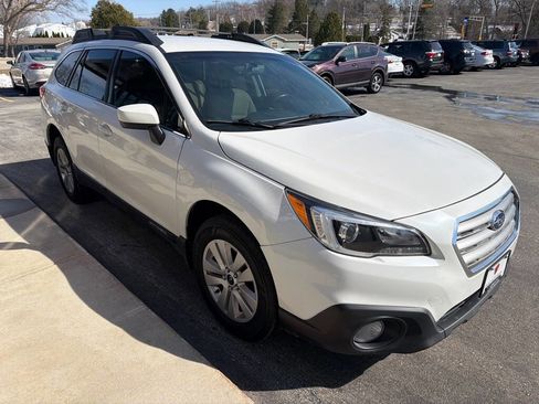 Used 2017 Subaru Outback 2.5i Premium AWD/4WD image 7