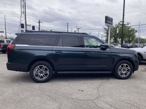 Used 2025 Ford Expedition Max Active RWD image 2