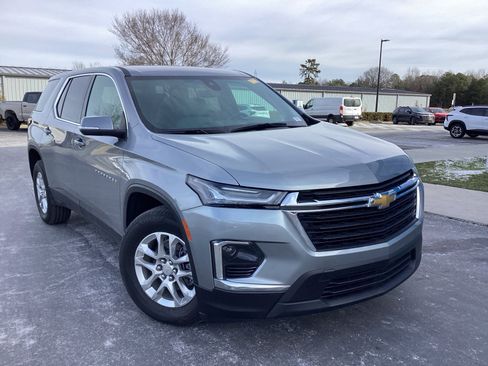 Used 2023 Chevrolet Traverse LS w/ Safety Package image 7