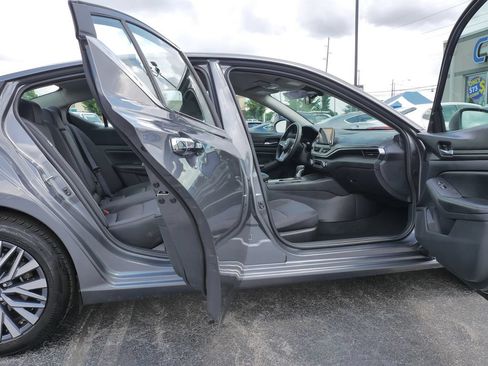 Used 2025 Nissan Altima 2.5 SV FWD image 10
