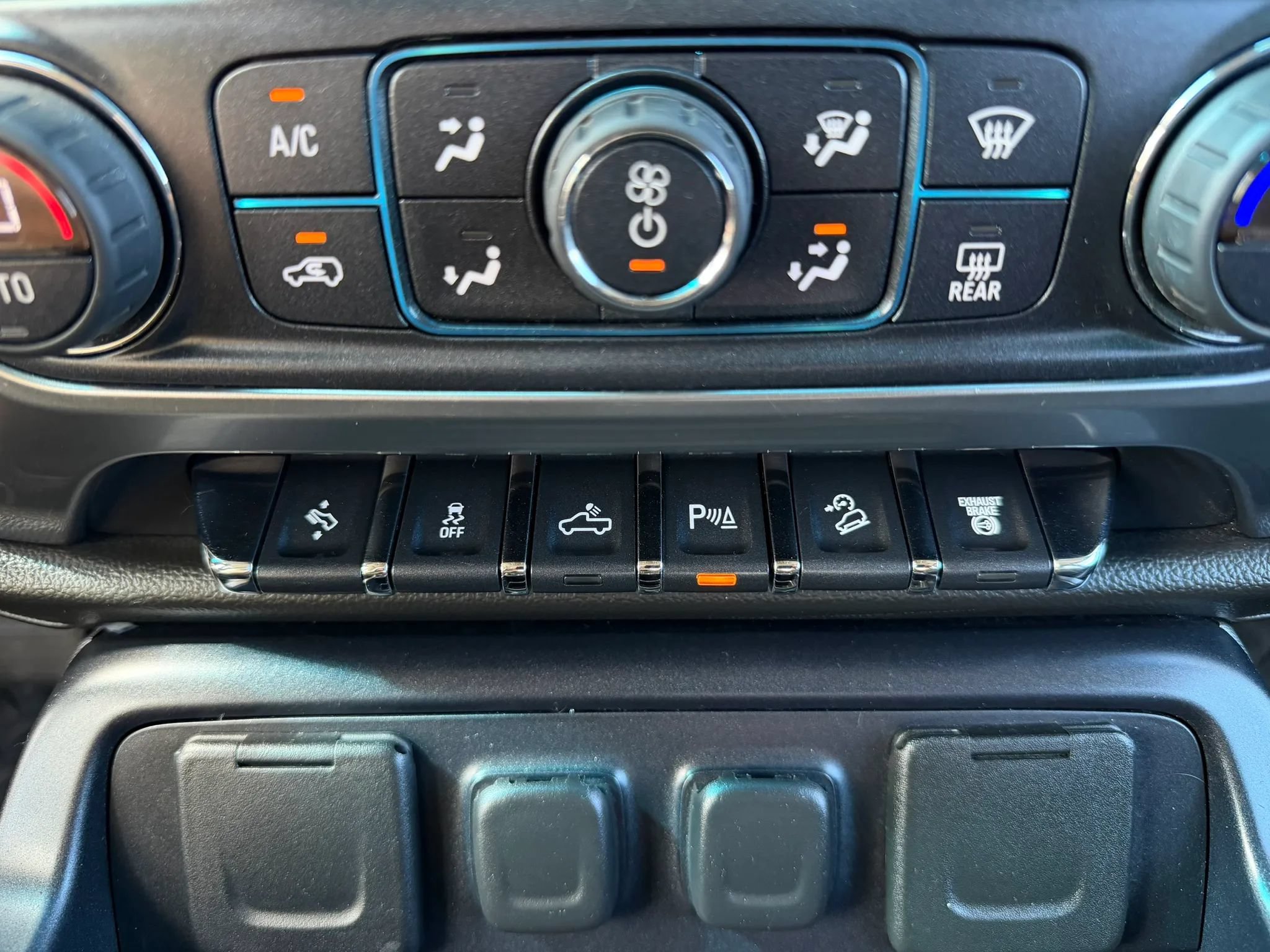 Used 2015 Chevrolet Silverado 3500 LTZ w/ Duramax Plus Package AWD/4WD image 23