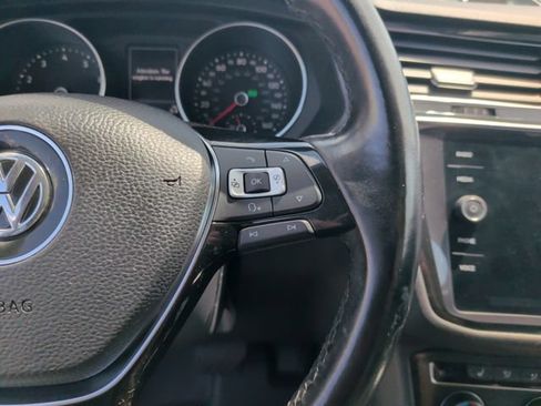 Used 2018 Volkswagen Tiguan SEL AWD/4WD image 16