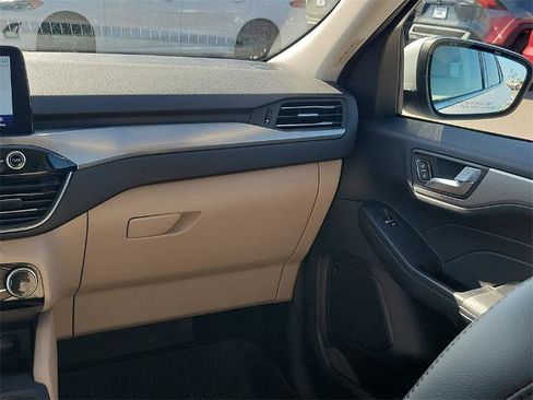 Certified 2022 Ford Escape Titanium image 15