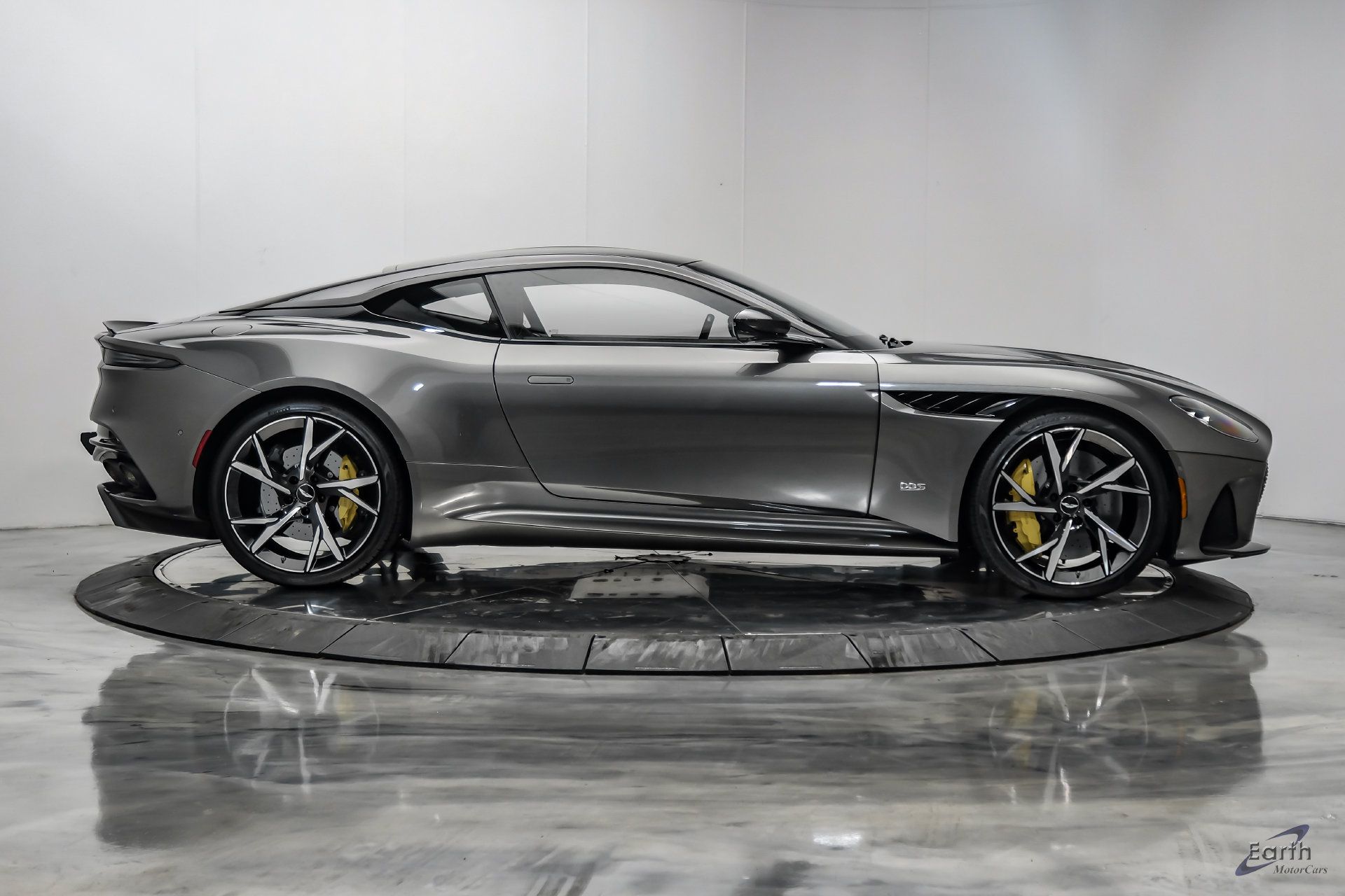 Used 2019 Aston Martin DBS Superleggera RWD image 21