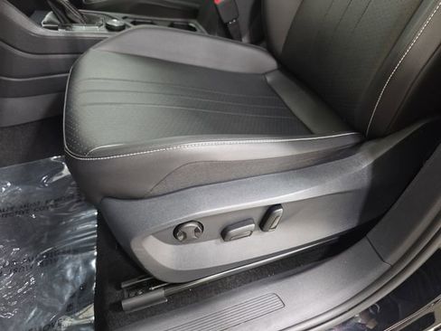 Used 2022 Volkswagen Tiguan SE AWD/4WD image 29