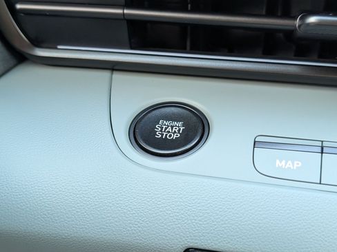 Used 2025 Hyundai Elantra Limited FWD image 21