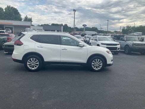 Used 2019 Nissan Rogue SV FWD image 4