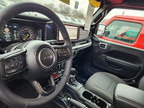 Used 2025 Jeep Wrangler Unlimited Rubicon w/ XTREMEE 35" Tire Package image 12