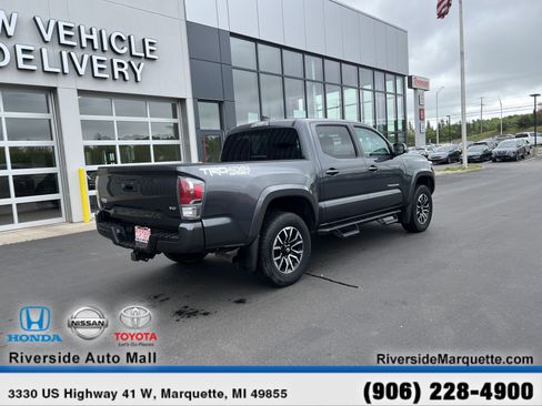 Used 2022 Toyota Tacoma TRD Sport AWD/4WD image 9