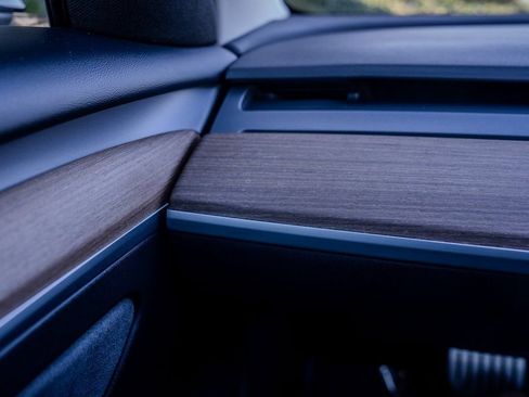 Used 2023 Tesla Model 3 Performance image 8