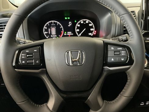 Used 2025 Honda Odyssey Touring image 11