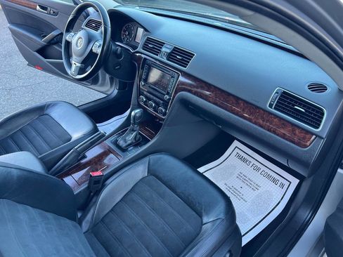 Used 2012 Volkswagen Passat 2.5 SEL Premium FWD image 16