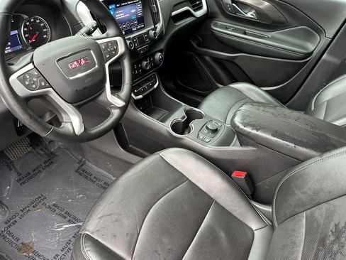 Used 2024 GMC Terrain SLT image 10