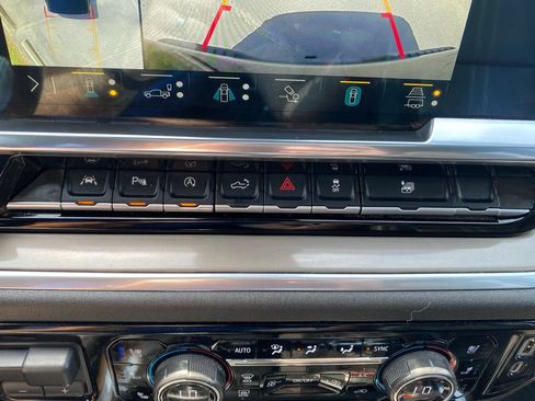 Used 2022 Chevrolet Silverado 1500 High Country w/ High Country Premium Package AWD/4WD image 21