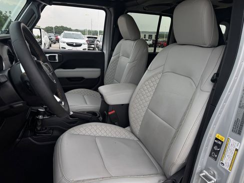 Used 2023 Jeep Wrangler Unlimited Sahara AWD/4WD image 24