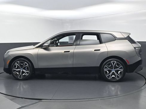 Used 2024 BMW iX xDrive50 w/ Premium Package AWD/4WD image 8