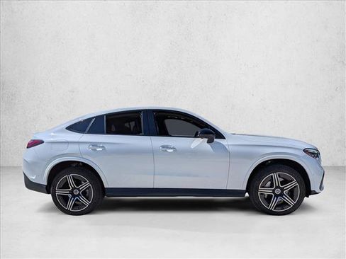 Used 2025 Mercedes-Benz GLC 300 4MATIC image 4