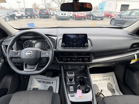 Used 2025 Nissan Rogue SV image 14