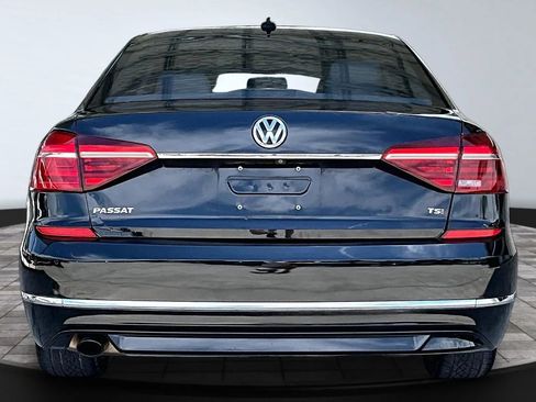 Used 2017 Volkswagen Passat 1.8T R-Line FWD image 5