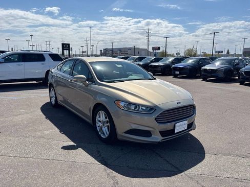 Used 2015 Ford Fusion SE FWD image 3