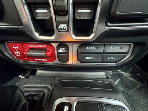 New 2025 Jeep Gladiator Mojave w/ Convenience Group image 28