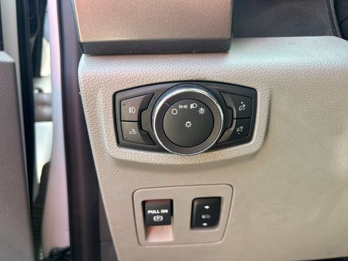 Used 2019 Ford F150 XLT w/ Equipment Group 302A Luxury AWD/4WD image 19