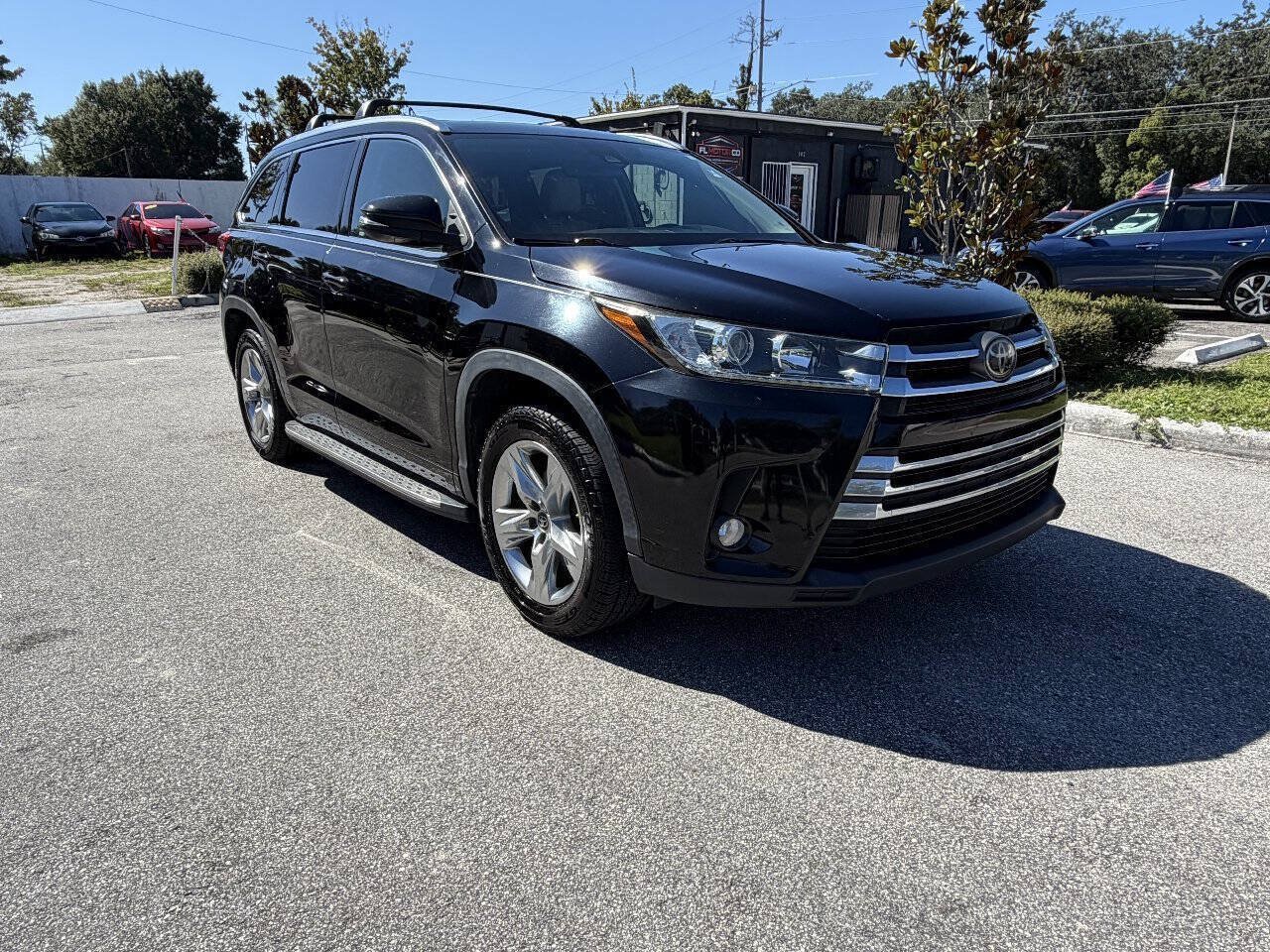 Used 2018 Toyota Highlander Limited FWD image 1