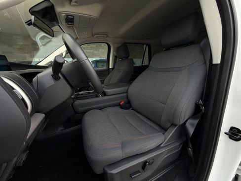 Used 2025 Ford Expedition Max Active AWD/4WD image 5
