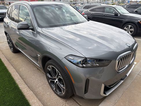 Used 2025 BMW X5 xDrive50e w/ Parking Assistance Package image 14