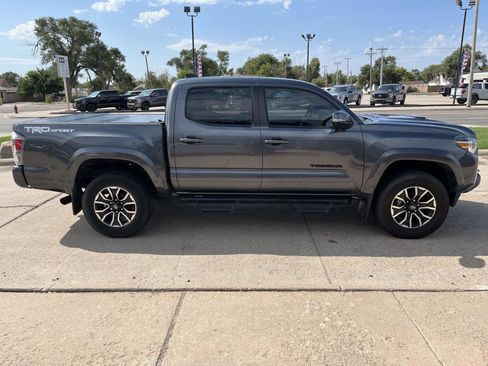 Used 2021 Toyota Tacoma TRD Off-Road image 5