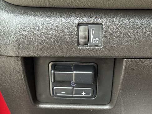 Used 2024 Chevrolet Colorado ZR2 w/ ZR2 Convenience Package III AWD/4WD image 25