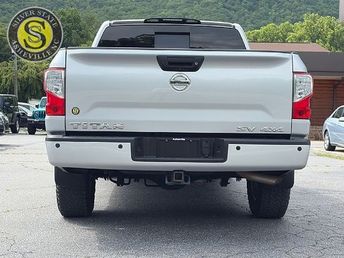 Used 2019 Nissan Titan SV w/ SV Convenience Package AWD/4WD image 5