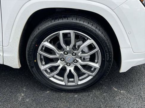 Used 2022 GMC Terrain Denali w/ Denali Premium Package AWD/4WD image 9