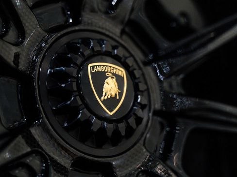 Used 2021 Lamborghini Huracan STO image 92