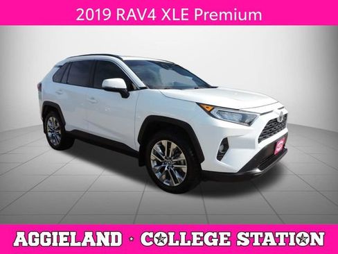 Used 2019 Toyota RAV4 XLE Premium FWD image 1