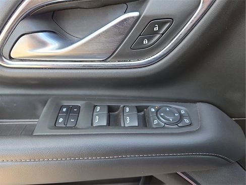 Used 2022 Chevrolet Tahoe Z71 w/ Luxury Package image 16