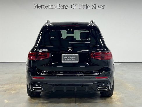 Used 2025 Mercedes-Benz GLB 250 4MATIC image 4