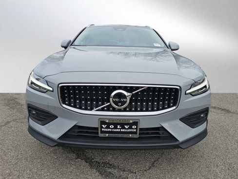 Certified 2025 Volvo V60 B5 Cross Country Plus AWD/4WD image 9